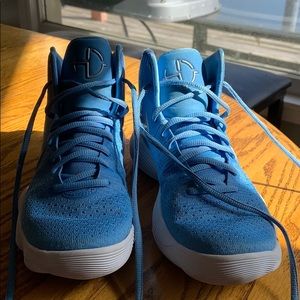 Basketball shoes